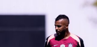 Corinthians inscreve Alex Santana e três garotos da base na Libertadores
