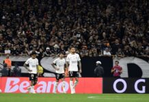 Corinthians é absolvido pelo STJD por arremesso de copos e invasão de campo contra o Cruzeiro