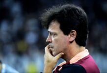Diniz admite problemas, mas lamenta derrota do Corinthians: “Merecia resultado melhor”