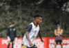 Dorival simula jogadas de ataque para a partida contra o Grêmio