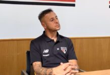 Rafinha é denunciado pelo STJD por xingar árbitro em derrota do São Paulo para o Grêmio