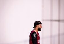 Memphis treina em campo e aguarda liberação da CBF para voltar a jogar pelo Corinthians