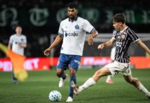 Breno Bidon recebe o terceiro amarelo e desfalca o Corinthians no clássico contra o Santos