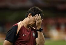 Diniz admite situação difícil do Corinthians, mas vê time “com potencial” para virada