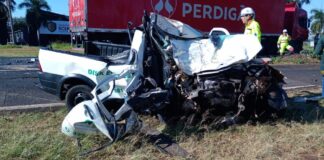 Motorista fica preso nas ferragens após colisão frontal na BR-153 em Onda Verde