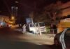 Homem furta caminhão de carne, dirige na contramão, bate em poste e é preso