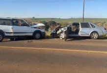 Mulher morre após veículos baterem de frente em rodovia vicinal