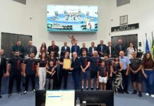 Câmara entrega Voto de Congratulação ao atleta Yan Alves Fontes por destaque no Kickboxing