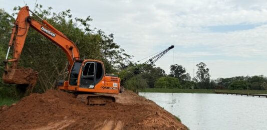 Nova etapa do desassoreamento da Represa Municipal entra na reta final em Votuporanga
