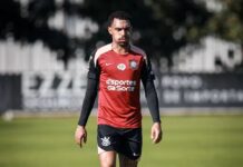 Matheuzinho sai em defesa de Diniz no Corinthians: “Estamos fechados com ele”