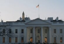 Trump bane CNN e mais dois veículos da Casa Branca