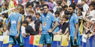 Ancelotti observa time com Pedro na vaga de Raphinha e mais sete mudanças