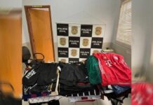 Comerciante é presa por vender roupas falsificadas durante fiscalização em Mesópolis