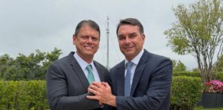 Flávio Bolsonaro e Tarcísio são os mais votados em Votuporanga