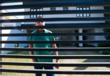 PGR se manifesta a favor de Bolsonaro receber visita de Flávio